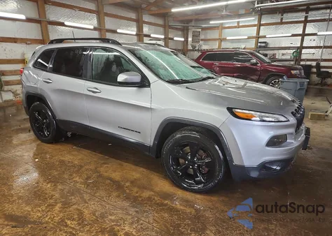 2016 Jeep Cherokee Latitude z USA, uszkodzony, nr VIN 1C4PJMCSXGW120976